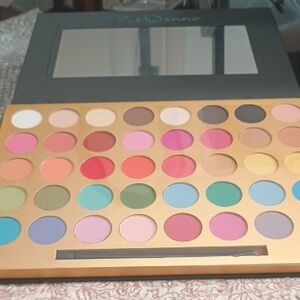 40-Color Eyeshadow Palette - Vibrant Shades